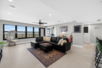 Building Photo - 3200 Port Royale Dr N