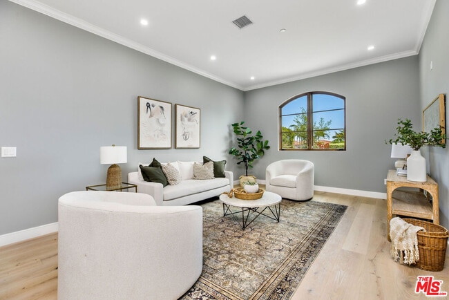 Building Photo - 6888 Alta Vista Dr