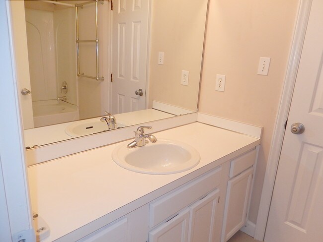 Building Photo - 1302 Dylan Heath Ct