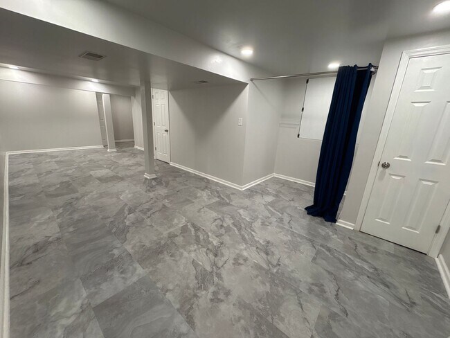 Building Photo - 720 Strayer Dr