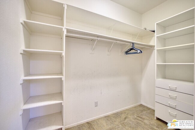 Building Photo - 164 Lakeshore Dr
