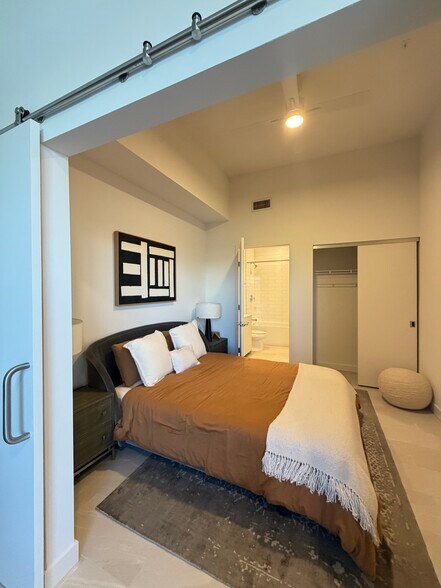 Building Photo - 170 NE 23rd St