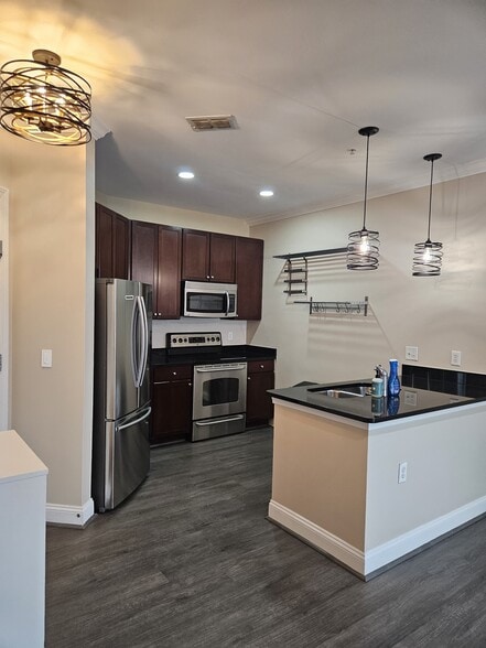 Building Photo - 1391 Pennsylvania Ave SE