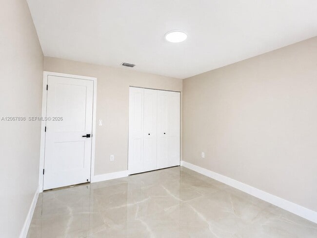 Building Photo - 14124 SW Kendale Lakes Cir