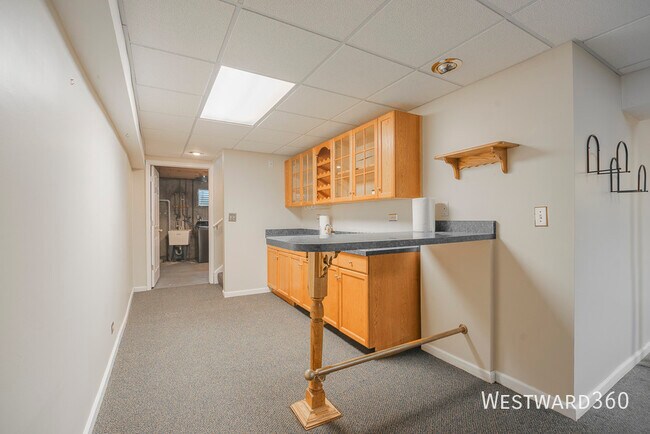 Building Photo - 164 Forestview Ct