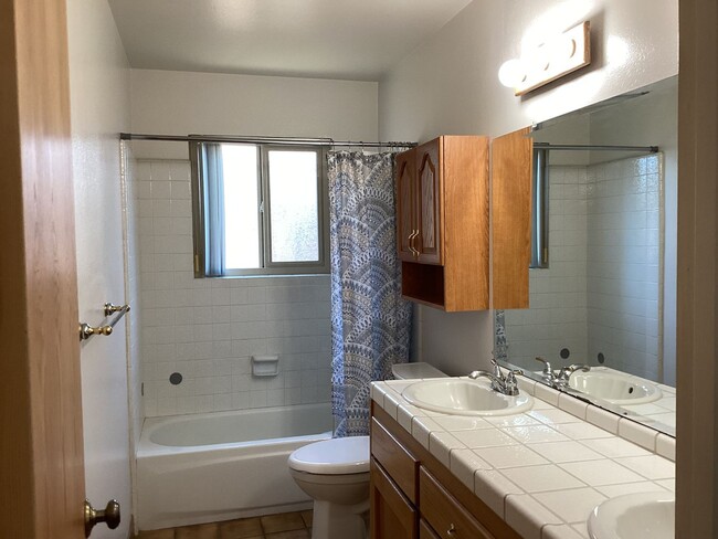 Building Photo - 1333 Pierce Dr