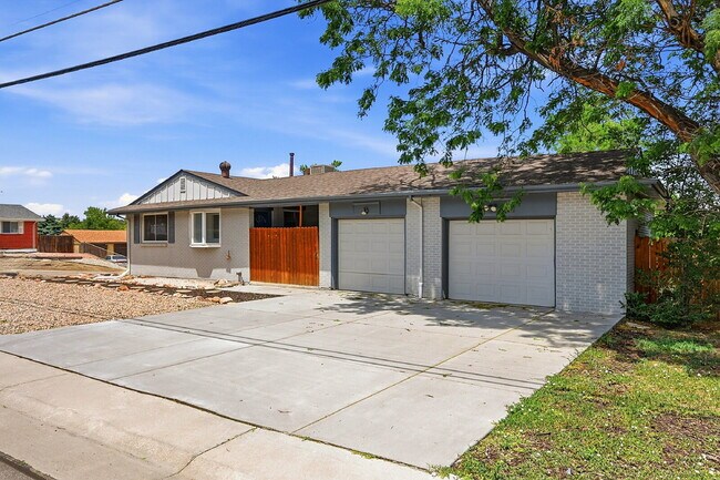 Building Photo - $2,795.95- 4 Bed, 2 Bath Home in Arvada with In-Unit Laundry and Fenced Yard!
