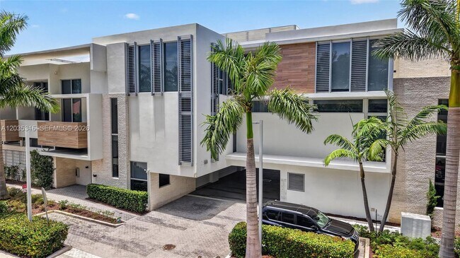 Building Photo - 3750 Yacht Club Dr