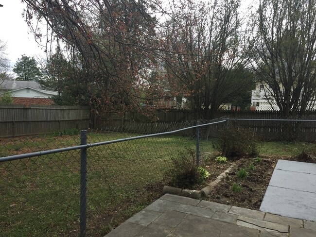 Building Photo - 4 BEDROOM, 3 FULL BATH SINGLE FAMILY HOME ...