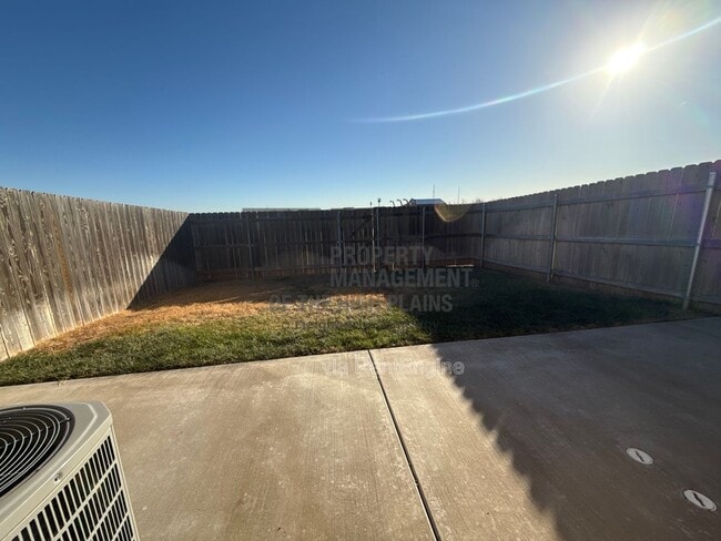 Building Photo - 13057 Raymond Rd