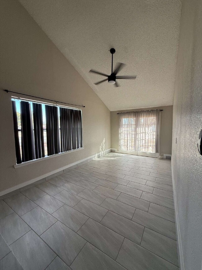 Building Photo - 15327 Woodhill Ct