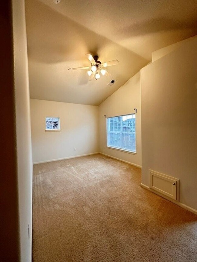 Building Photo - 1150 SW 170th Ave