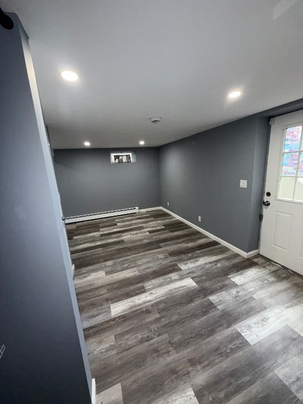 Building Photo - 8 Woody Pl