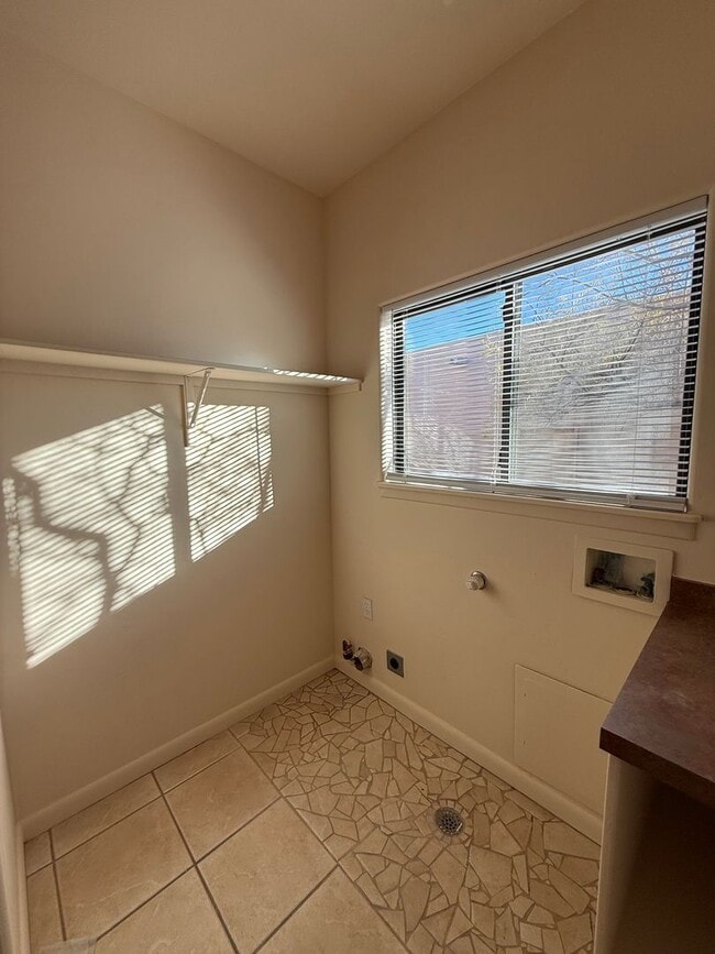 Building Photo - 1903 Coyote Ridge Dr