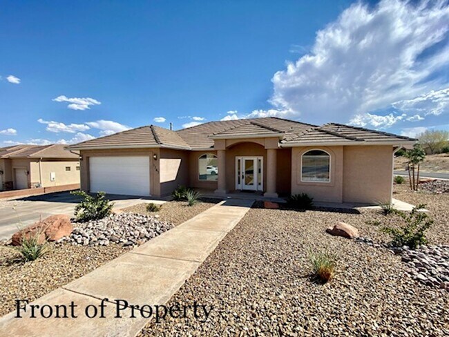 Building Photo - SPACIOUS HOME FOR RENT!