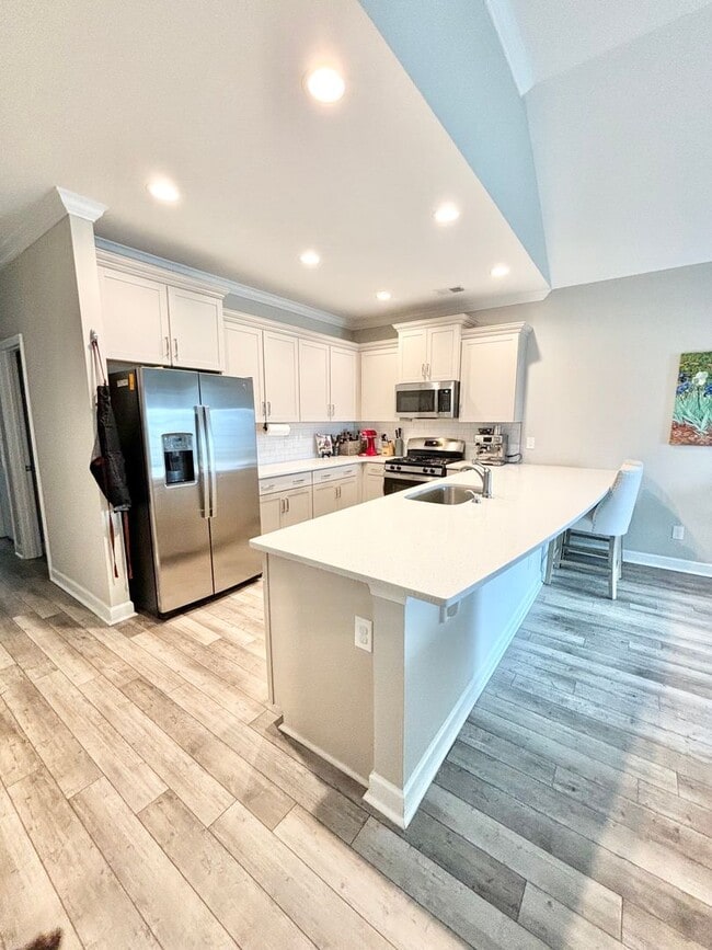 Building Photo - Pristine 3BR/3BA Home with Community Pool & Fenced Yard in Northeast Columbia! Available June 12th!
