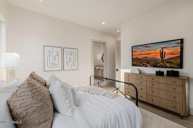 Building Photo - 3301 E Elm St