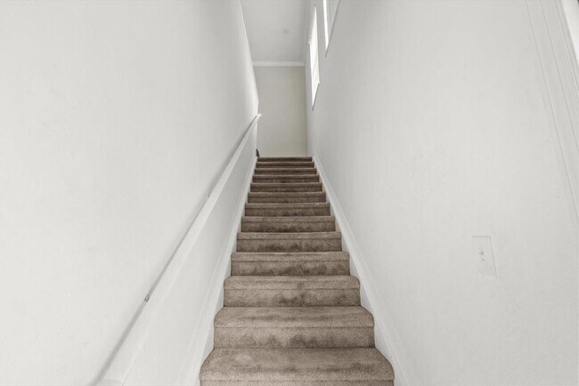 Building Photo - 559 SE Prescott Pl