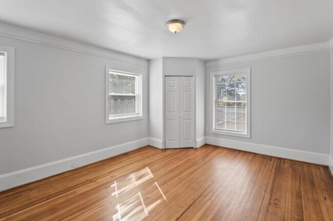 Building Photo - 2842 Bon Air Ave