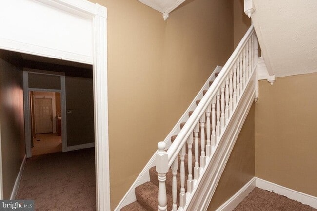 Building Photo - 3 Bedroom House