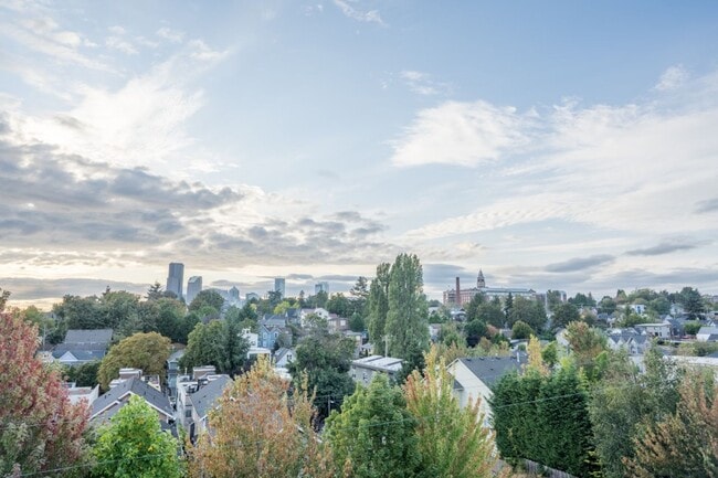 Building Photo - 3Bd/3.25Ba Seattle