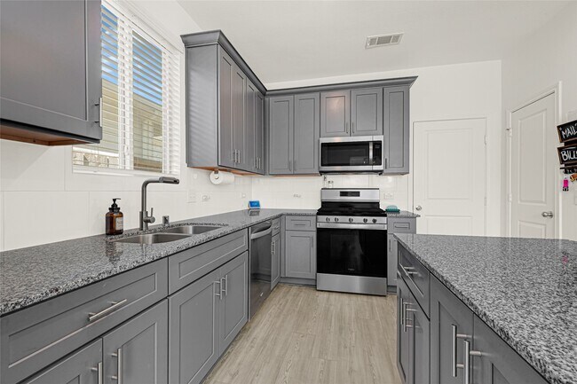 Building Photo - 318 Maple Bark Trl