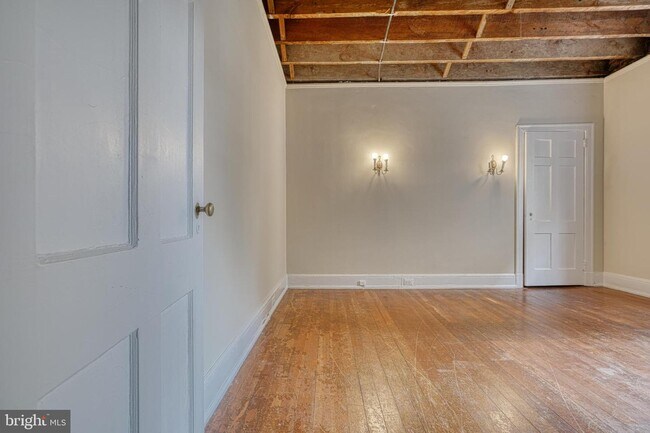 Building Photo - 101 W 39th St