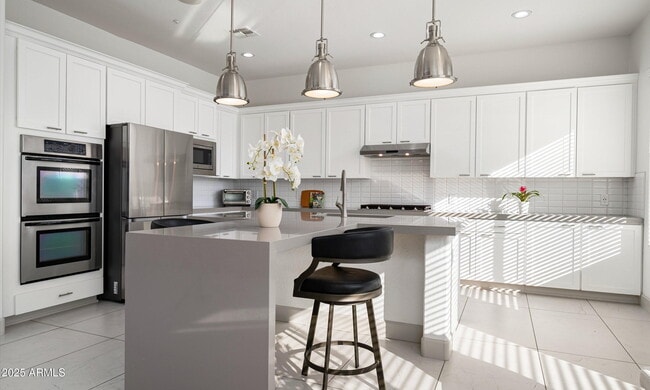 Building Photo - 1705 W Parnell Dr