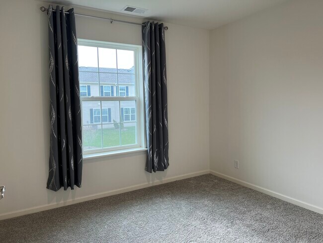 Building Photo - 1231 Hawk Hollow Dr