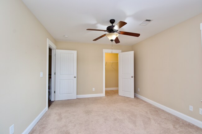 Building Photo - Executive Rental in Cypress Point S/D