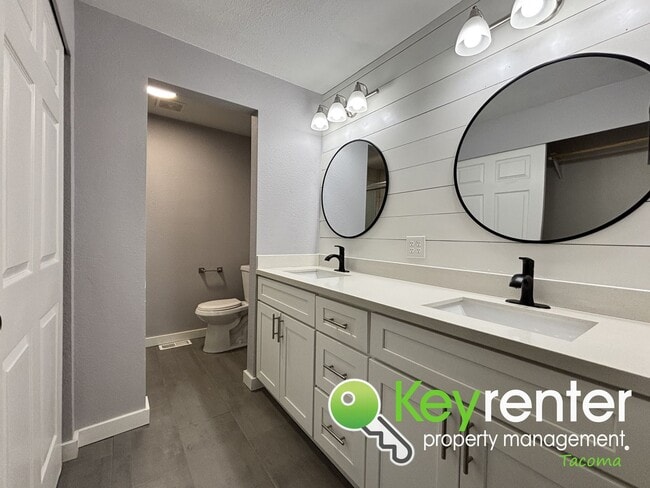 Building Photo - Shared Split level 3 Bed 2 Bath Upstairs Unit with Modern Upgrades Close to JBLM!