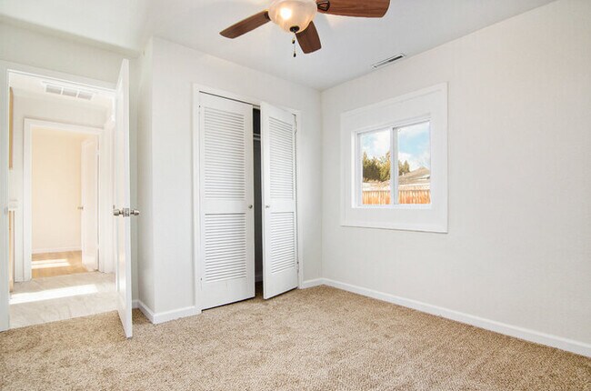 Building Photo - 105 S Kendall St