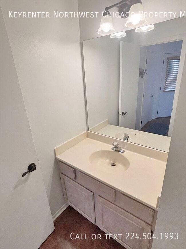 Building Photo - 519 Woodcrest Dr