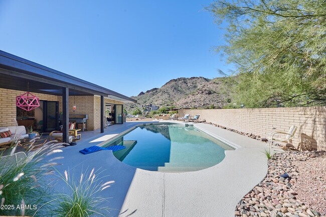 Building Photo - 4016 E Flynn Ln