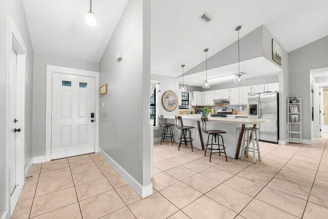 Building Photo - 3/2 Destin Home!