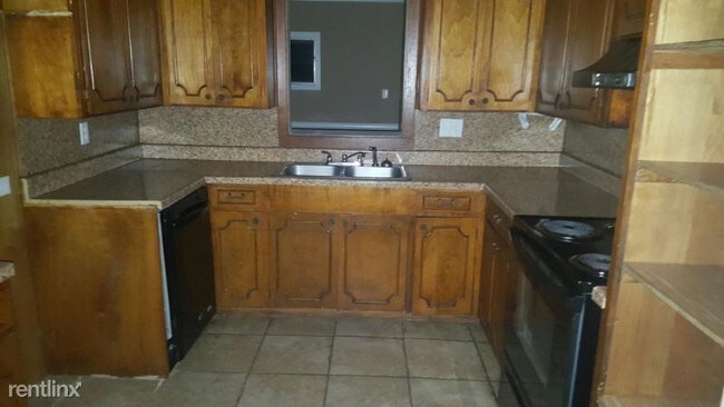 Building Photo - 4 br, 1 bath House - 808 Roselawn Dr.