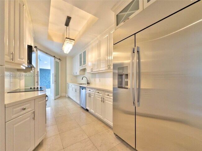 Building Photo - 848 Brickell Key Dr