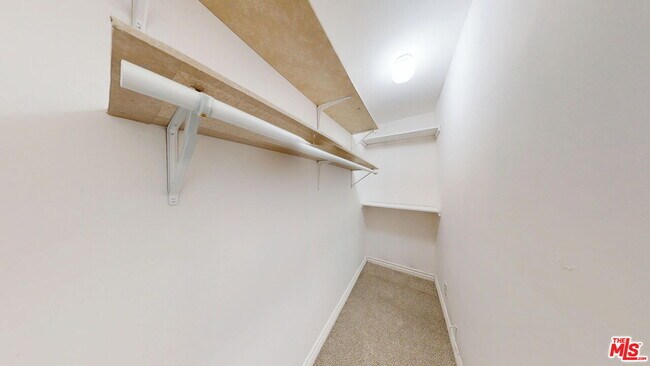 Building Photo - 17155 Donmetz St
