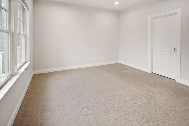 Building Photo - 5 Bed 4.5 Bath - Bethesda Single Family - ...