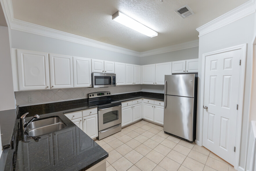 kitchen - 1133 Westchester Rdg NE