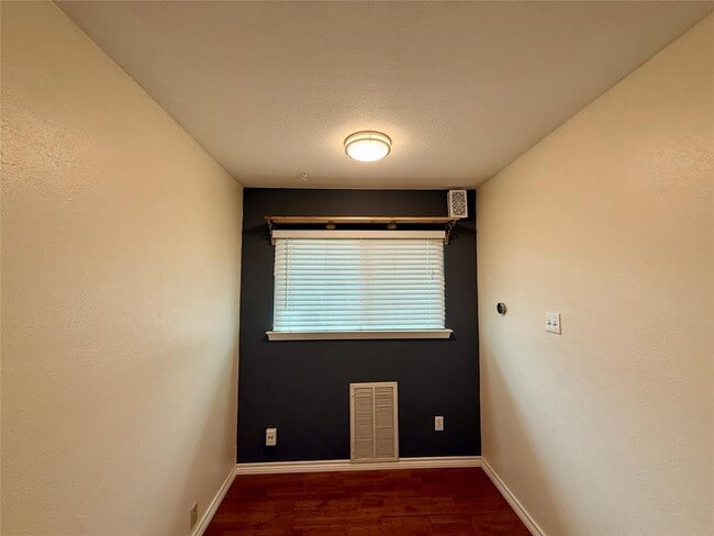 Building Photo - 3408 Ambleside Dr