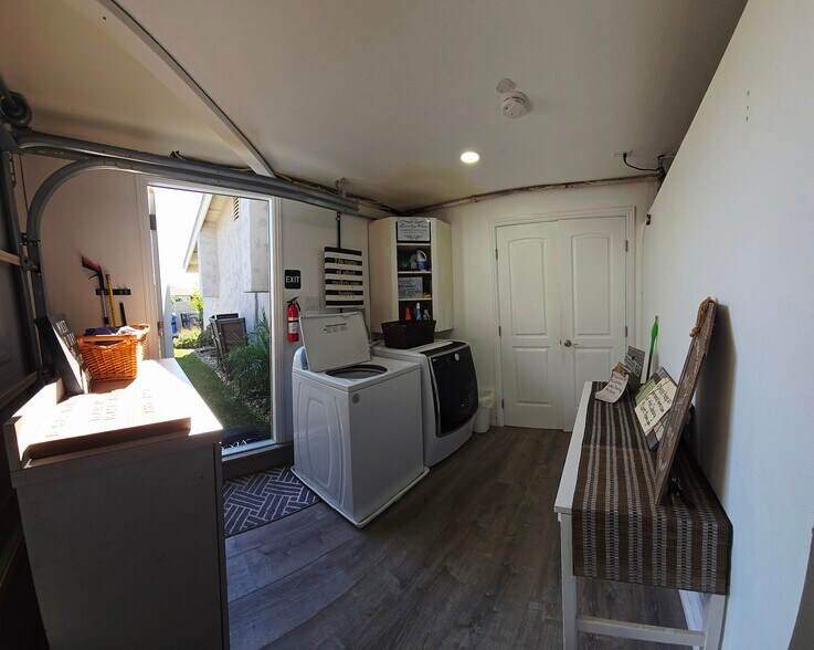 Building Photo - 9310 Dempster Dr