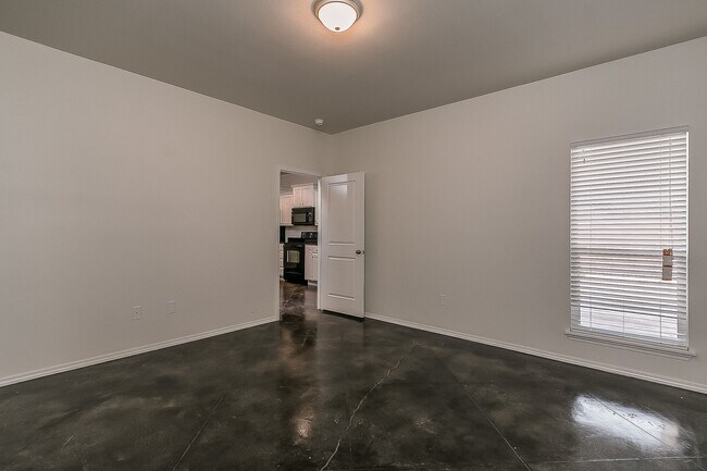 Building Photo - Stunning Hillside Terrace Townhome