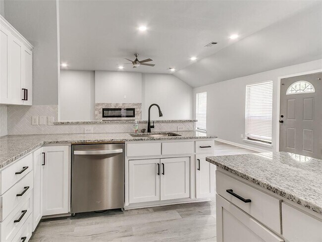 Building Photo - 5612 SE 87th St