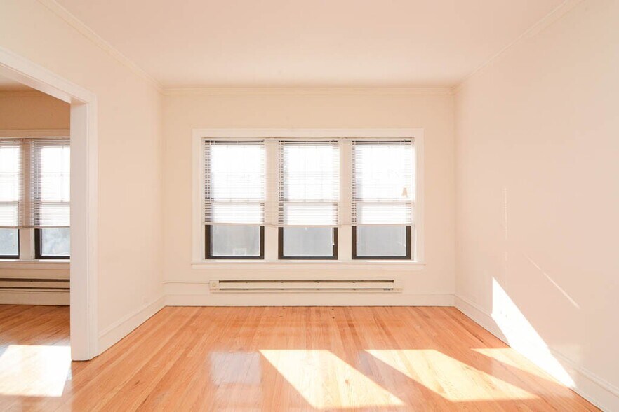 Building Photo - 1025 Dempster St