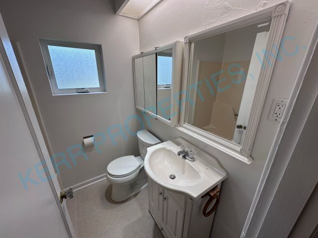 Building Photo - Charming 2-Bed Bungalow Retreat in Heart of Portland – Cozy 850 Sq Ft Space Awaits!