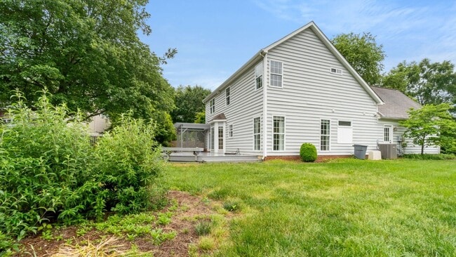 Building Photo - 3BR 2.5BA Cul-de-sac House with Loft in To...