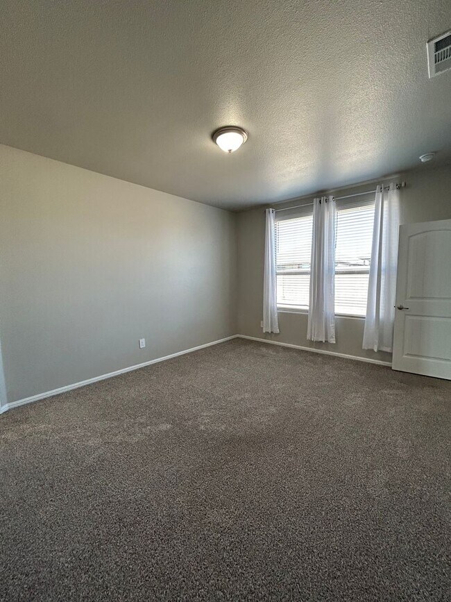 Building Photo - Back on the Market!!  Beautiful 5 Bedroom Home in Desert Ridge