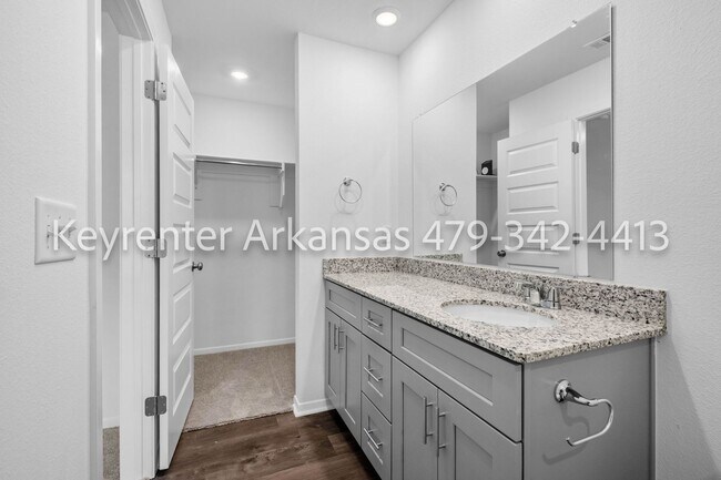 Building Photo - Stunning Newer Construction in Fayetteville!