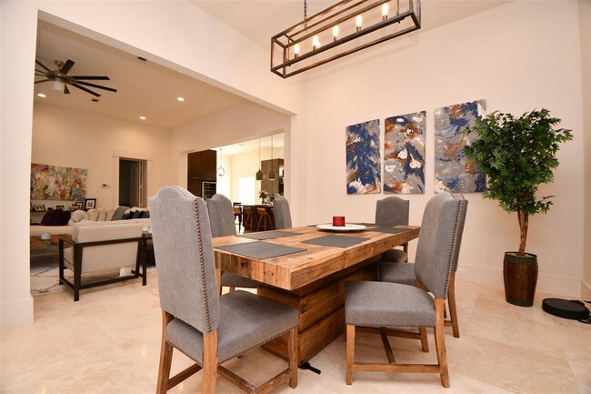 Building Photo - 3203 Blue Bonnet Blvd